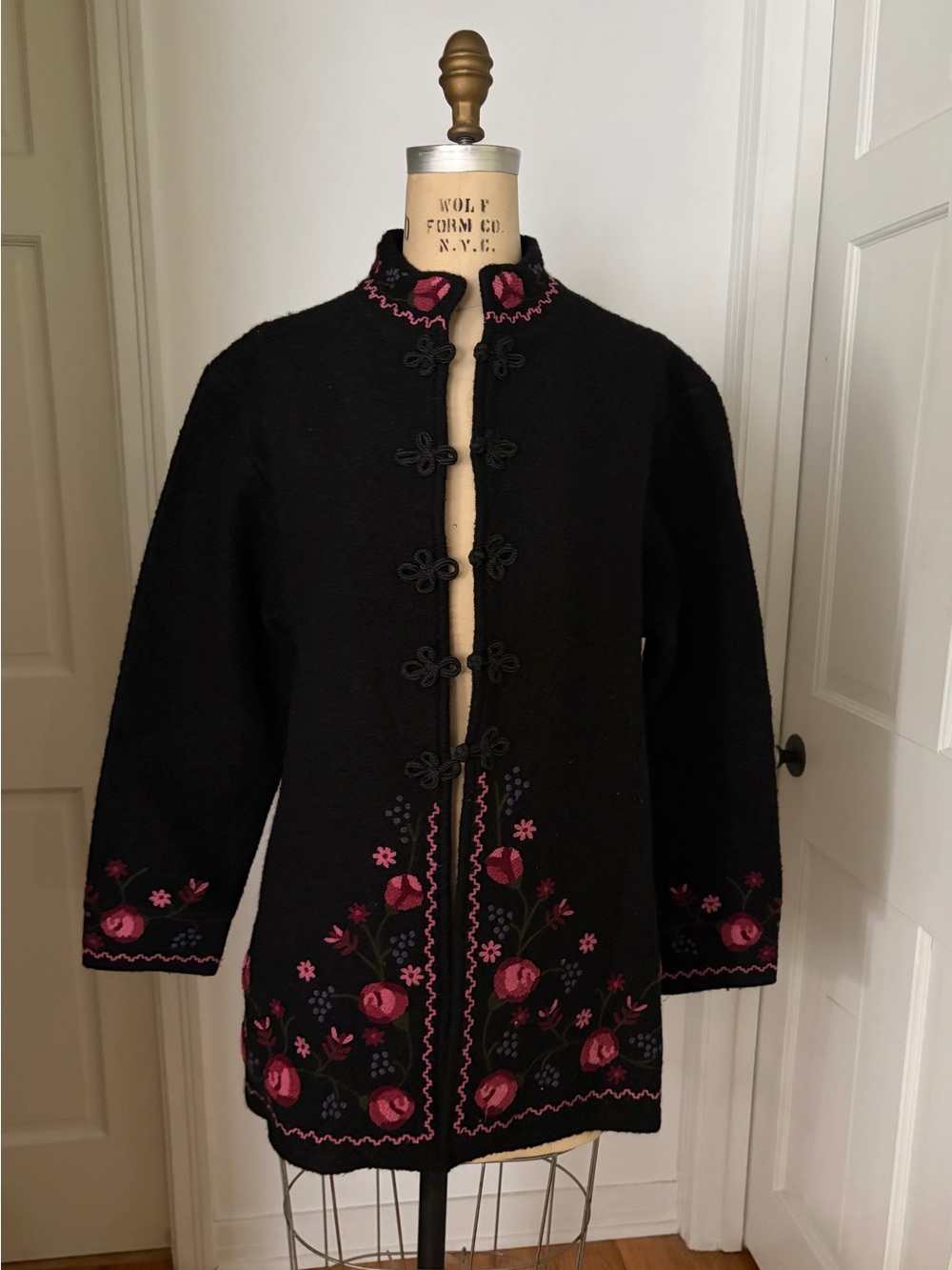 Vintage Carole Little Embroidered Sweater Coat XL Black with Floral Embroidery